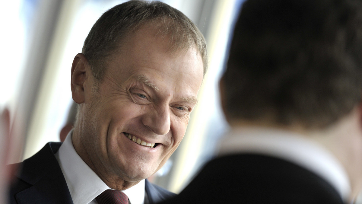 Premier Donald Tusk w piątek w Gdańsku pytany o swoją wypowiedź nt. truskawek podczas niedawnej wizyty w Chorwacji. - Byłem w Chorwacji, kupowałem na rynku w Zagrzebiu truskawki, które były lepsze, niż truskawki w Polsce o tej porze roku. (...) Proszę nie robić ludziom wody z mózgu. Mnie nikt nie musi uczyć fascynacji kaszubską truskawką, ale niestety na nie trzeba jeszcze kilka tygodni poczekać - wyjaśnił.