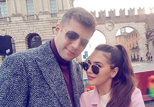 NAŠ PEVAČ ČEKA DRUGO DETE SA LEPOM DOKTORKOM Mesecima su krili njenu trudnoću, a razlog tera suze na oči 