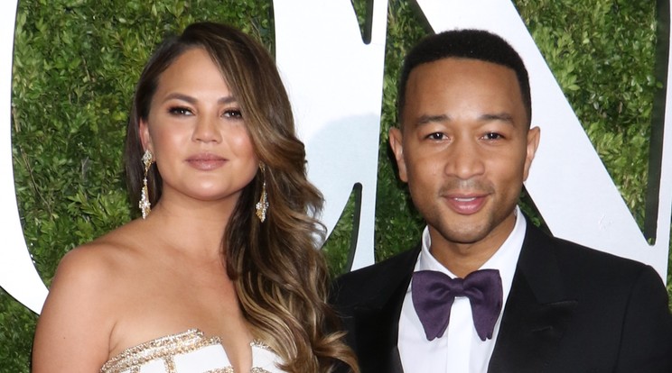 Chrissy Teigen meztelenül lepte meg énekes férjét/Fotó: Northfoto