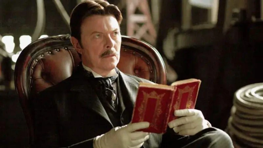 U filmu Prestiž Kristofera Nolana iz 2006, Bouvi glumi Nikolu Teslu | Foto: BFI