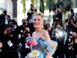 Twarz i styl w zgodzie z wiekiem? Sharon Stone skierowała na siebie obiektywy wszystkich aparatów w Cannes