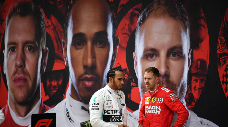 Lewis Hamilton (balra) és Sebastian Vettel jövőre nemcsak a vb-pontokért, hanem a Ferrari Forma–1-es üléséért is harcolhat. /Fotó: Getty Images