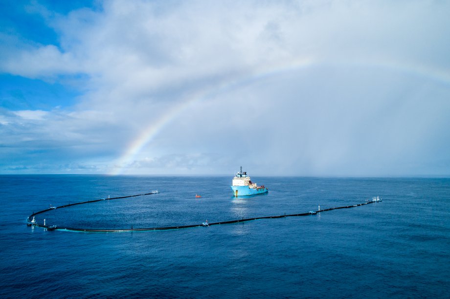 Gigantyczne "ramię sprzątające" pd The Ocean Cleanup