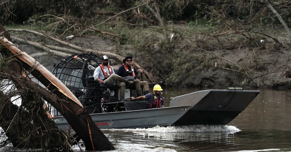 Zaginione dzieci, setki ciał. Teksas walczy z najtragiczniejszą powodzią od lat