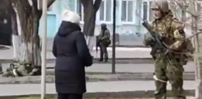 Ukrainka ostro zrugała rosyjskiego żołnierza. "Jesteś przeklęty!"