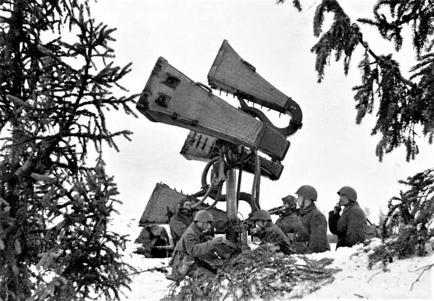 Detektor dźwięku - takie urządzenie służyło do wykrywania nadlatującego lotnictwa wroga (1941, domena publiczna)