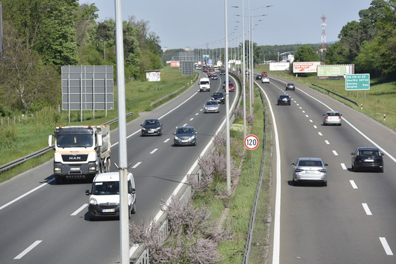 SPREMITE SE ZA GUŽVE! Svi najavljuju kolaps, a evo kakvo je trenutno stanje na putevima: Na naplatnim rampama nema zadržavanja, a na ovoj granici se trenutno najviše čeka