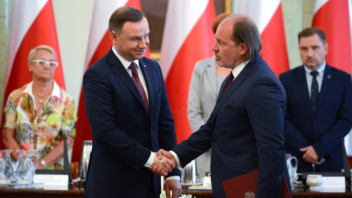 Prezydent Andrzej Duda powołał w skład Rady Dialogu Społecznego Rafała Jankowskiego z Forum Związków Zawodowych i szefa NSZZ Policjantów. Jankowski akt powołania do RDS odebrał wczoraj w Pałacu Prezydenckim.