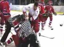 Zobacz wielką awanturę hokeistów