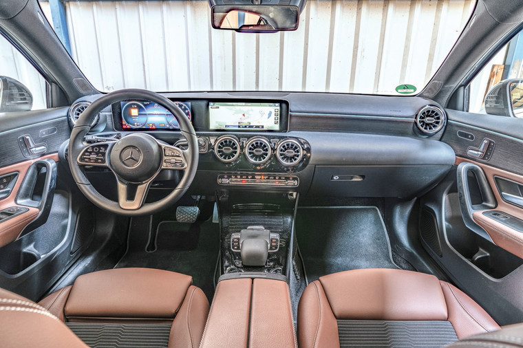 Mercedes A200 - kokpit