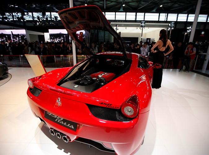 Salon samochodowy w Szanghaju... Jest na czym zawiesić oko :)