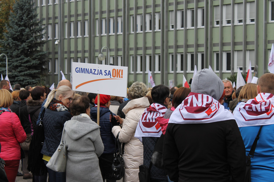 Kielce: "NIE" dla reformy edukacji. Głośny protest świętokrzyskich nauczycieli