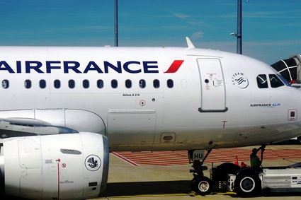 Francja zakaże lotów na niektórych trasach. Tych, gdzie dostępny jest pociąg