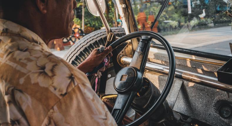 Voyager en voiture ou en bus à travers l'Afrique de l'Ouest / Jonathan Robles