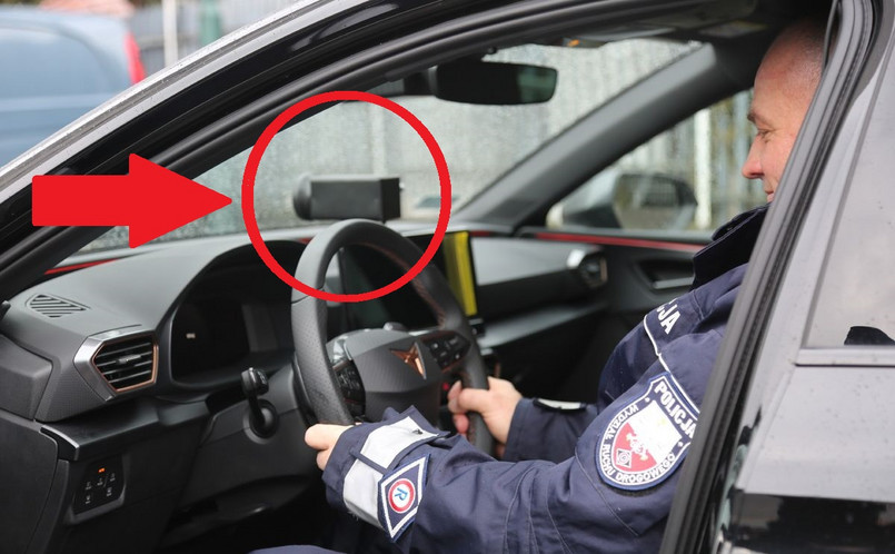 CUPRA Leon: policja ma nowy nieoznakowany radiowóz z wideorejestratorem
