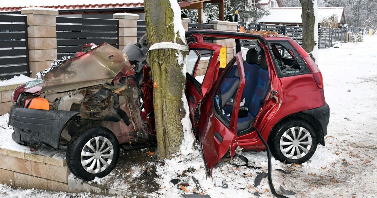 Pod wpływem alkoholu i bez prawa jazdy spowodowała wypadek