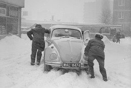 QUIZ. Życie codzienne czasów PRL. Trzy ostatnie pytania to "zima stulecia"