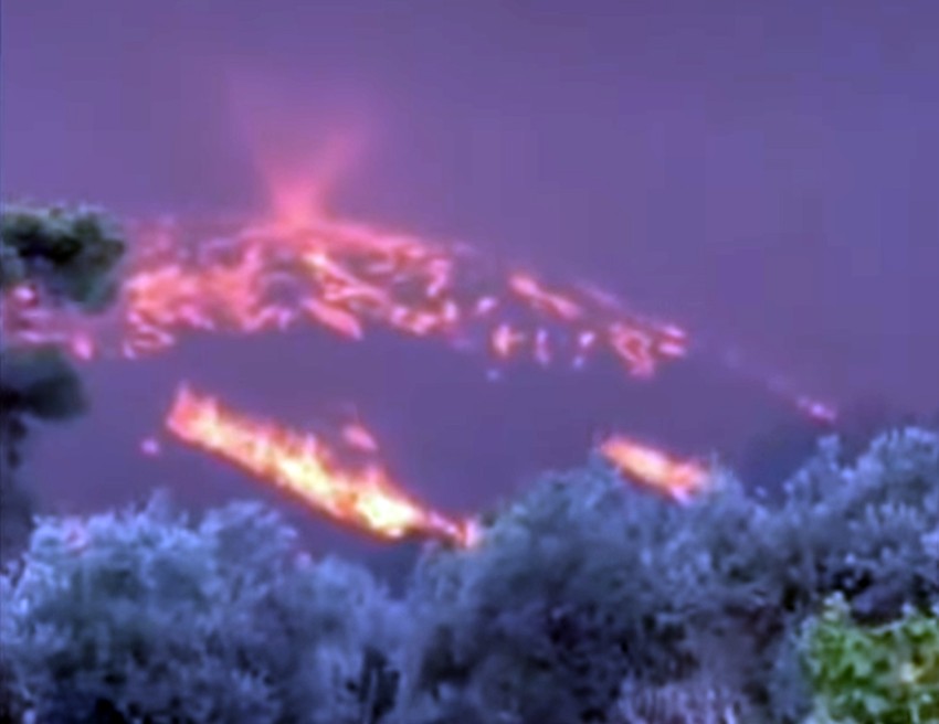 Vatreni tornado na zapaljenom brdu na Rodosu