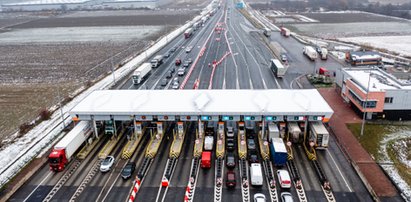 Uciekający przed horrorem wojny nie muszą płacić za przejazd autostradami. Ale nie tylko uchodźcy zostali zwolnieni z opłat