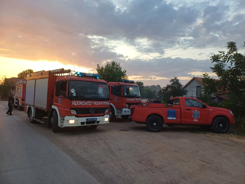 Vatrogasci-spasioci sa meštanima odbranili Rečicu 