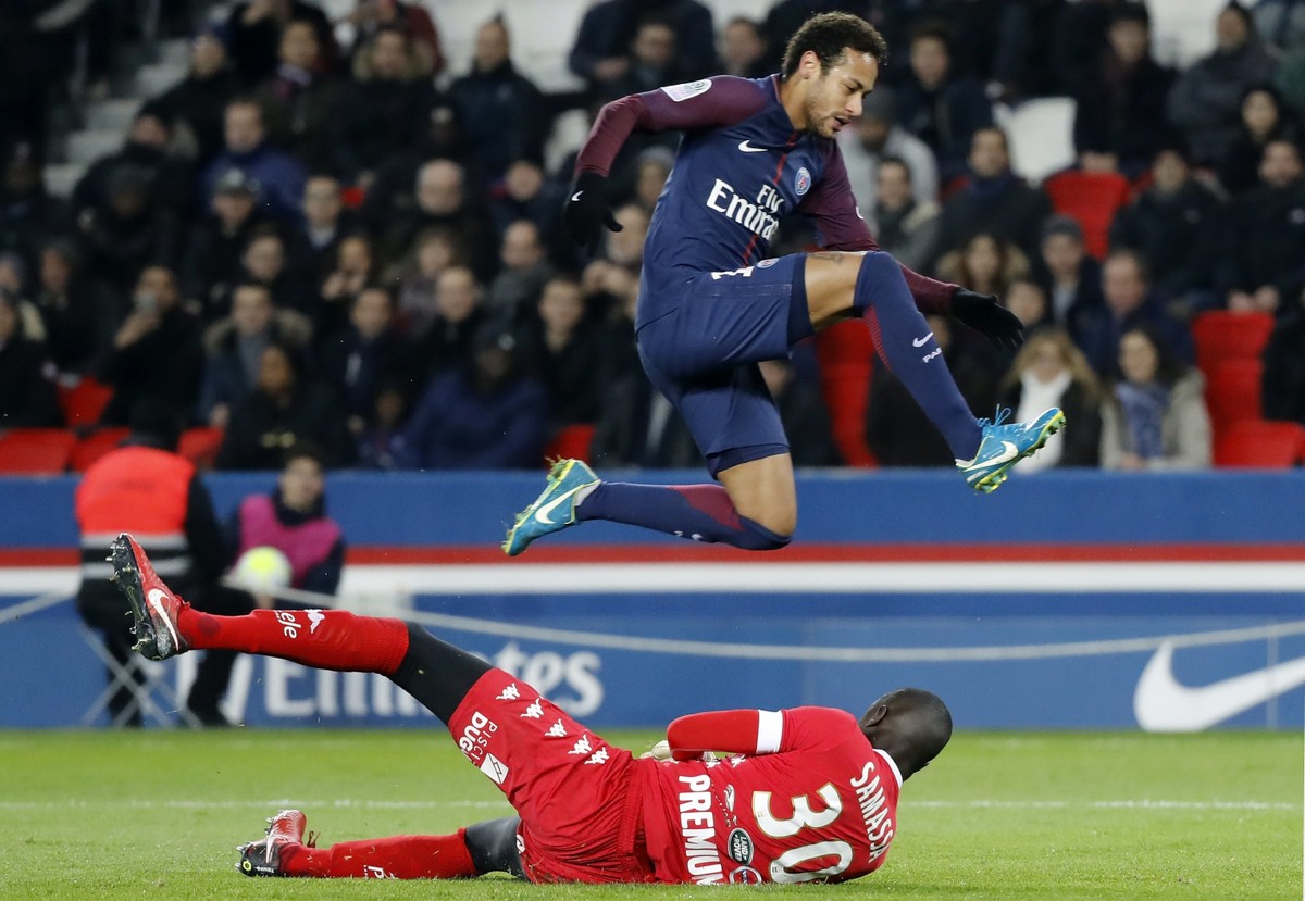 Liga francuska: PSG wciąż niepokonane, trzecia z rzędu porażka Monaco [WIDEO]