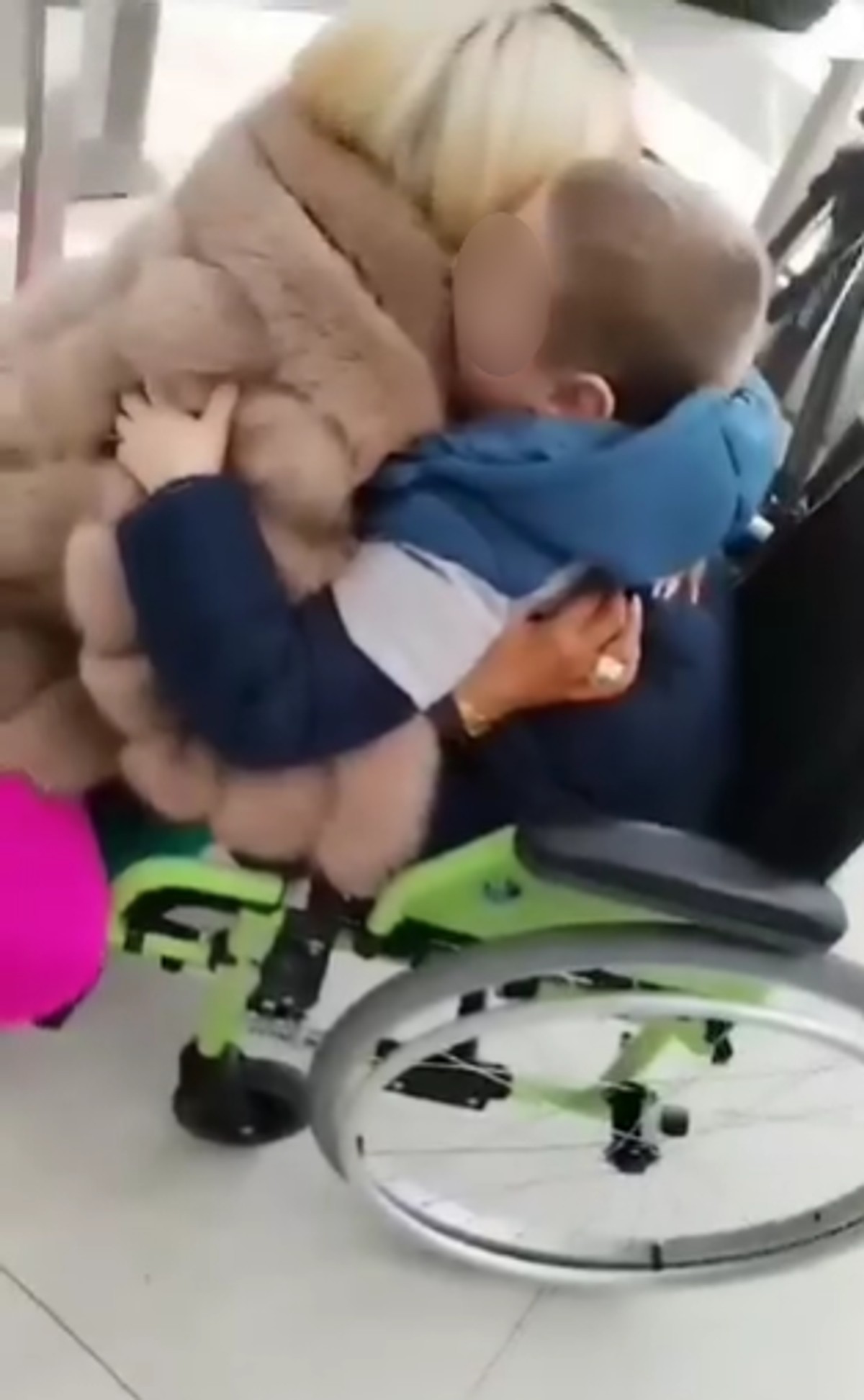 Jovana Jeremić sa mališanom