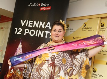 Naša pevačica UMALO IZGUBILA VID: Imala 185 kilograma, zakazala operaciju želuca, a onda se desio preokret: "Postala sam agresivna i osiona"