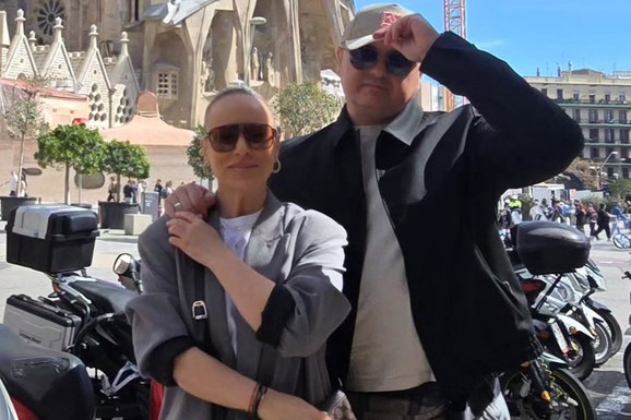 Pevačica (46) preko noći ostala bez krova nad glavom, A SAD SA MUŽEM NAPUSTILA SRBIJU: Pokazala gde uživaju