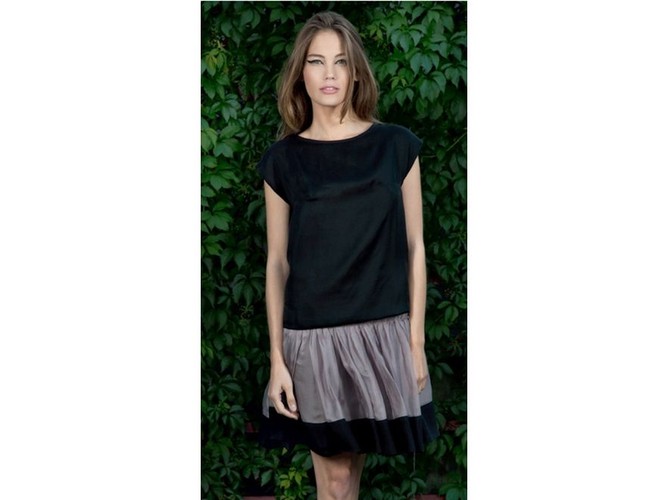 Luz i swoboda: zwiewne sukienki z kolekcji Langner wiosna-lato 2011