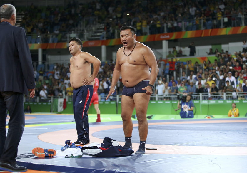 Rio 2016: Zapaśnik okradziony z medalu. Jego trenerzy rozebrali się!