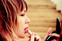 Odrobina dopieszczenia czyni cuda: jak wykonać makijaż korekcyjny ust