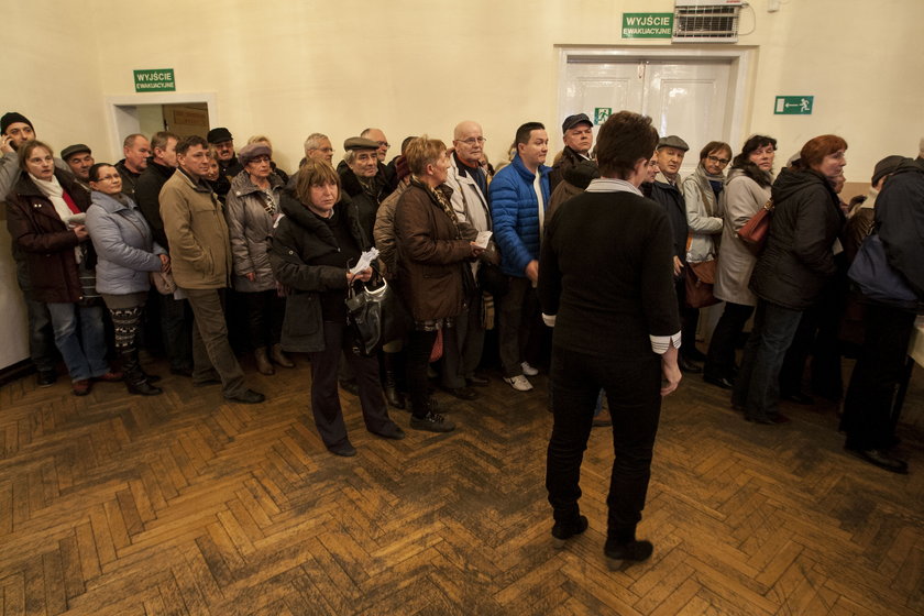 Dantejskie sceny pod uzdrowiskiem. Kilkuset pacjentów koczuje od nocy