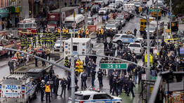 Hajtóvadászat a New York-i lövöldöző után: legalább 23 ember sérült meg a keddi támadásban