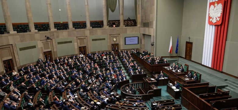 Platforma krytykuje ustawę PiS o TK: Chodzi o sparaliżowanie Trybunału