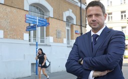 Komitet Jana Śpiewaka zarzuca PO i Trzaskowskiemu hipokryzję ws. in vitro