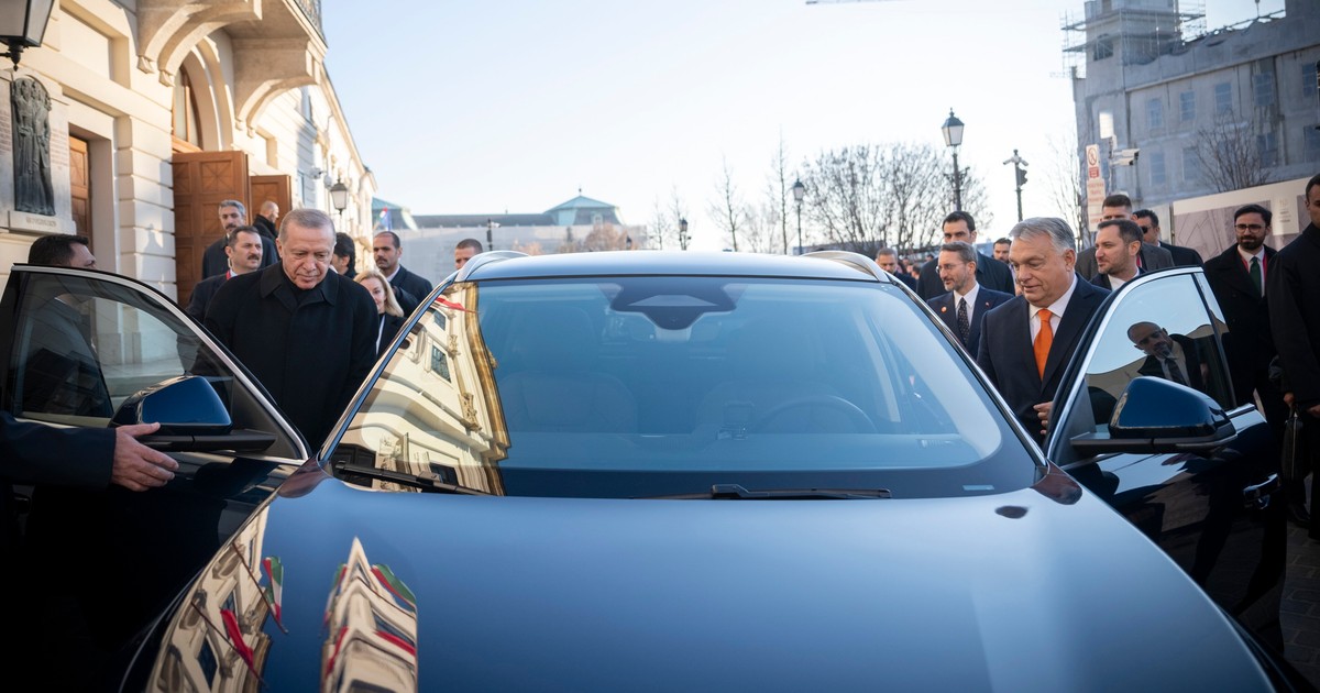 Kiderült, mi lett a sorsa Orbán Viktor különleges autójának, melyet Erdogantól kapott ajándékba