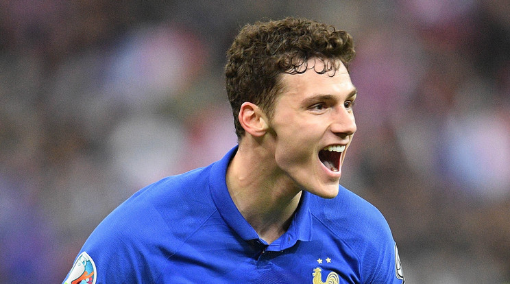 Különleges sípcsontvédőt használ Benjamin Pavard /Fotó: Northfoto