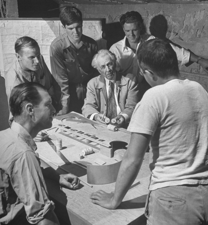 Frank Lloyd Wright ze swoimi studentami