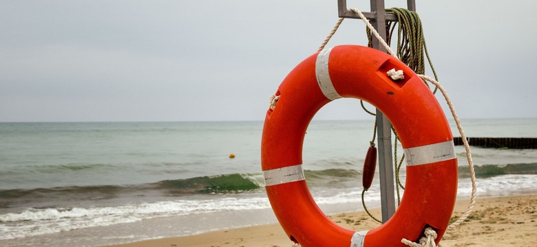 Czerwona flaga nie odstrasza plażowiczów. "Tłumaczą, że chcą wykorzystać w pełni swój urlop"