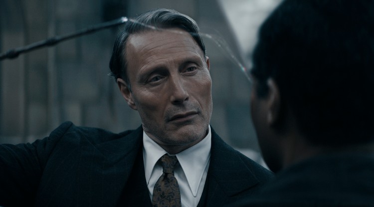 Mads Mikkelsen a Legendás állatok és megfigyelésük új részében Grindelwald bőrébe bújik