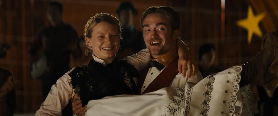 Kadar iz filma "Damsel": Mija Vasikovska i Robert Patinson