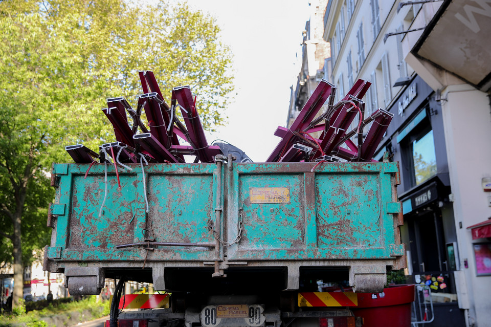 Zawalił się słynny wiatrak w kabarecie Moulin Rouge