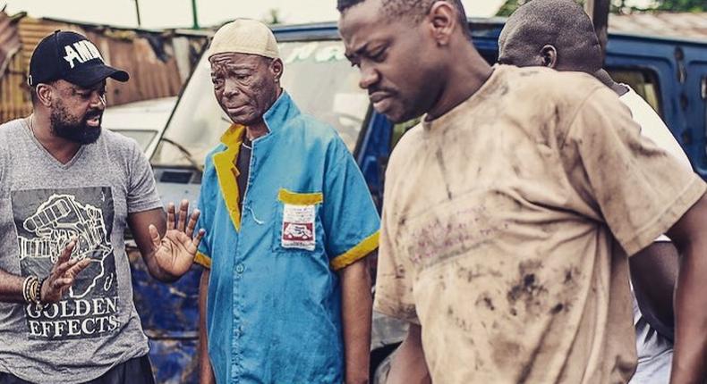 Kunle Afolayan dishing out instruction to Alabi yellow and Lateef Adedimeji on the set of  'Mokalik' [Instagram/KunleAfo]