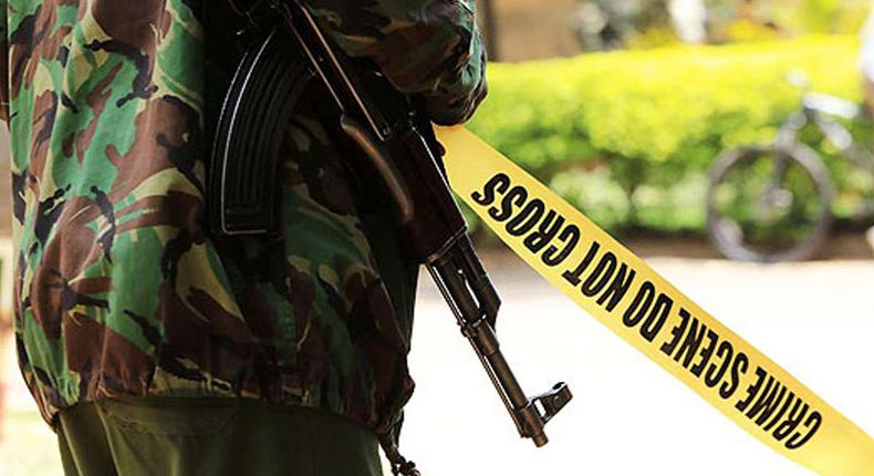 File image of police at a crime scene. A Nairobi businessman was reportedly robbed of 15 million shillings while helping a politician to exchange the old Sh 1000 bank notes to USD
