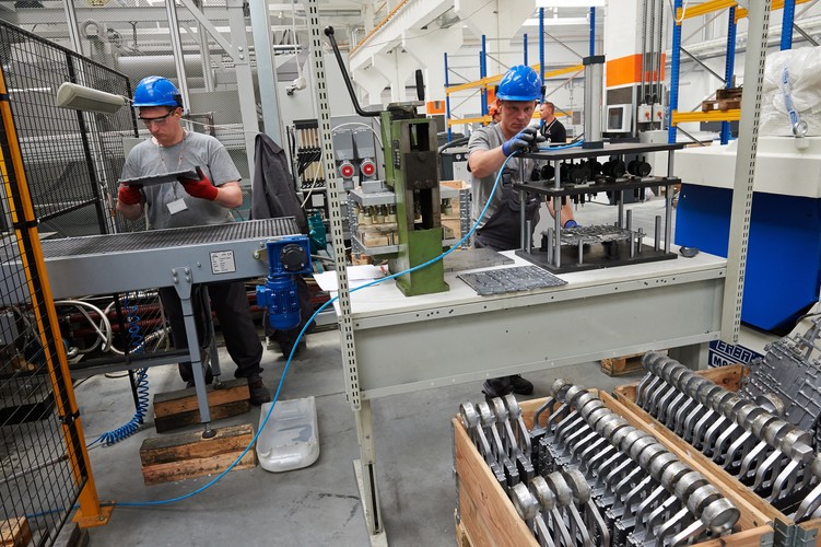 Odbiorcami wyrobów produkowanych w Lęborku będą firmy takie jak Ericsson, NSN czy Flextronics. 

<br><br><br>fot. (aw/mr) PAP/Adam Warżawa