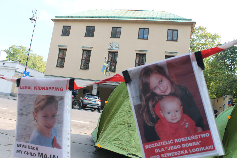 Matka walczy o dziecko protest przed Ambasadą Szwecji. Piotr Halicki8