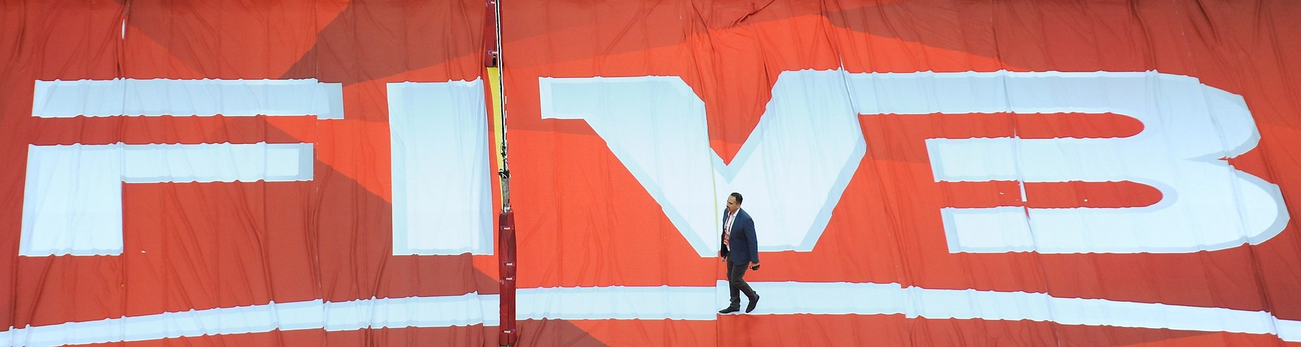 Prezydent Komorowski przemówił. Piękne Polki na trybunach. Efektowne otwarcie MŚ