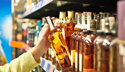Alkohol zniknie z warszawskich sklepów po 22.00? Decyzja już wkrótce
