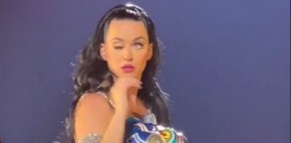 Co się dzieje z Katy Perry? Jej oko zachowuje się dziwnie. Niepokojące nagranie niesie się po sieci 