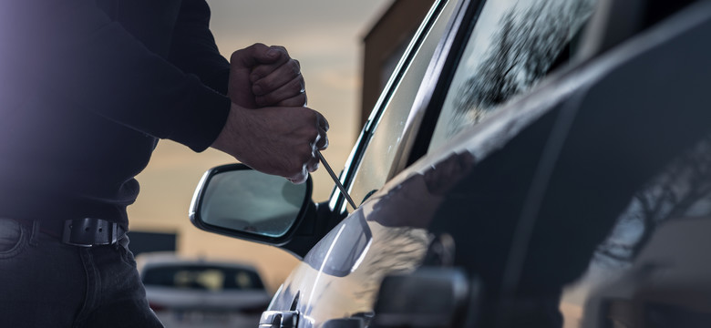 Włamywali się do ciężarówek i kradli paliwo i ładunek. Złapała ich policja